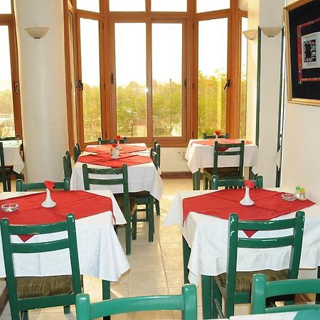 Nile Hotel Aswan Bagian luar foto
