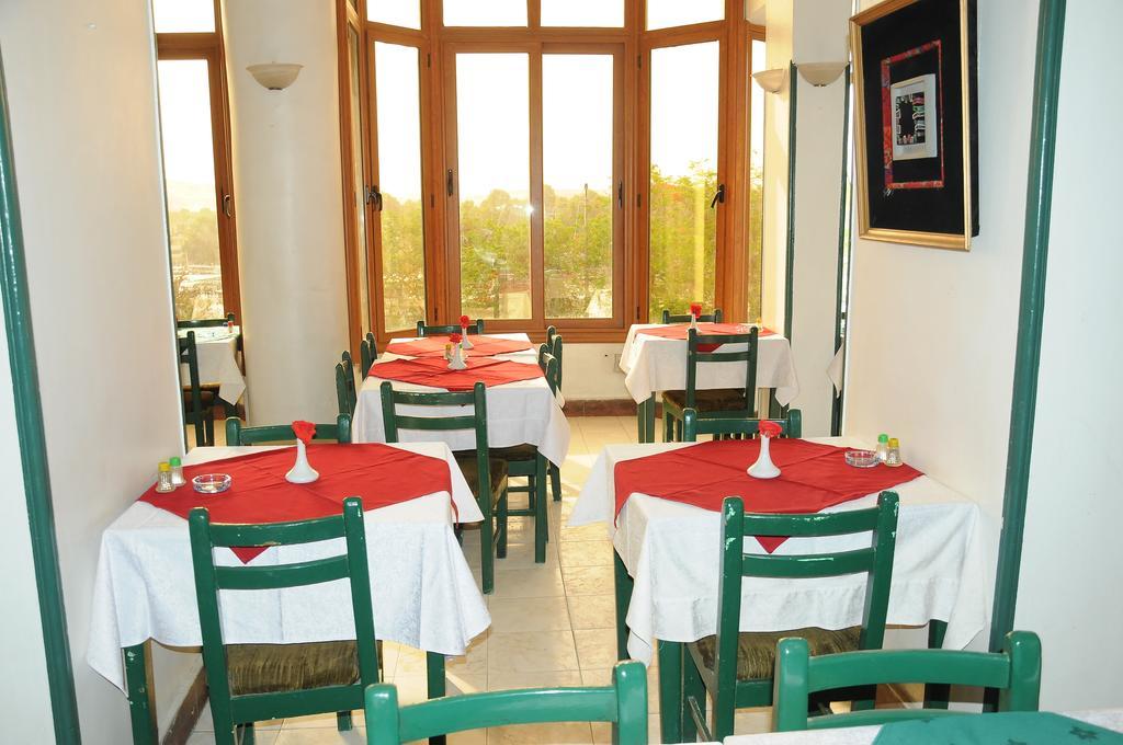 Nile Hotel Aswan Bagian luar foto