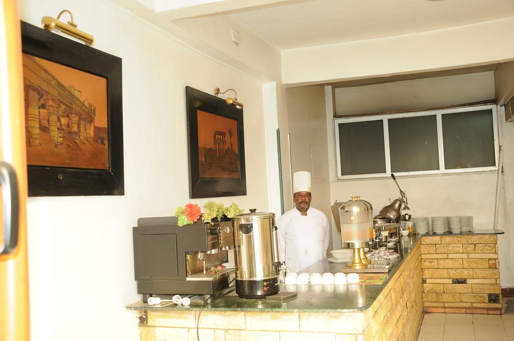 Nile Hotel Aswan Bagian luar foto