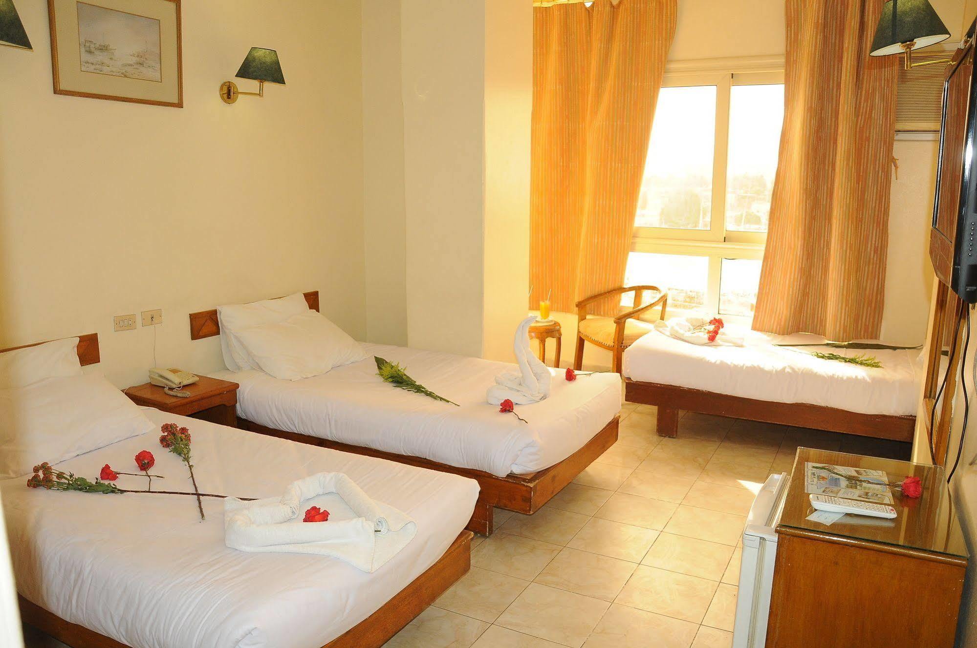 Nile Hotel Aswan Bagian luar foto